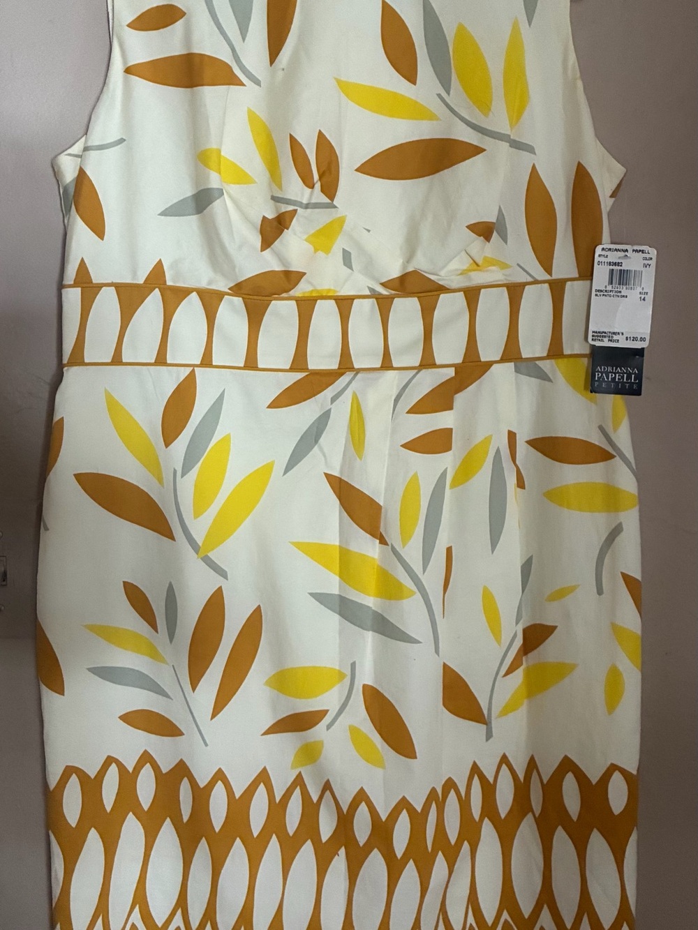 ADRIANNA PAPELL PETITE DRESS 
                        • SIZE 14 •